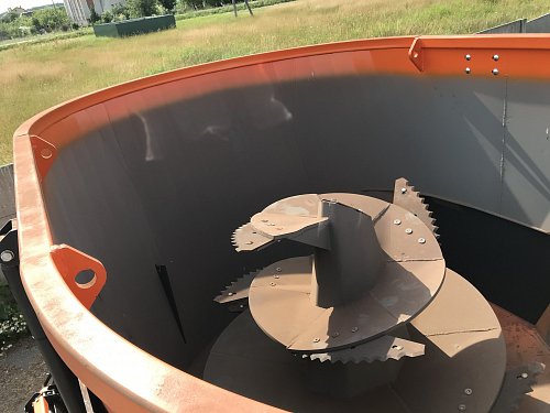 Кормосмеситель вертикальный КС-900
